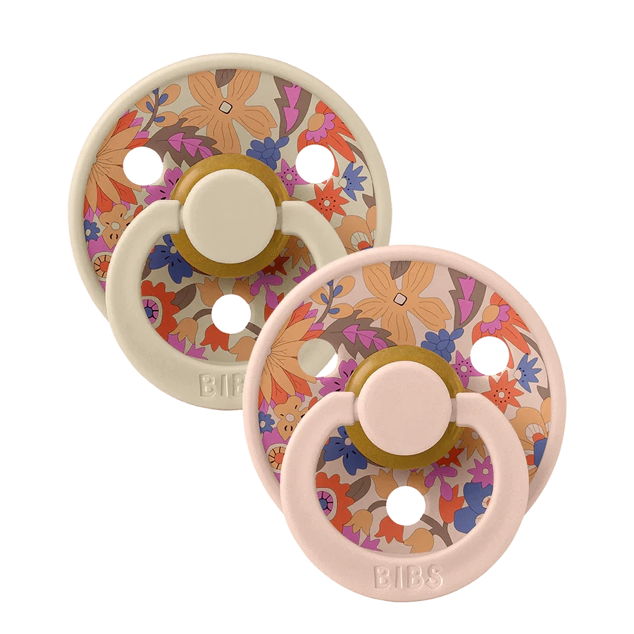 CutiePlusU Succhiotto per adulti colorato e lucido con capezzolo, confezione da 4 pz CutiePlusU Succhiotto per adulti colorato e lucido con capezzolo, confezione da 4 pz