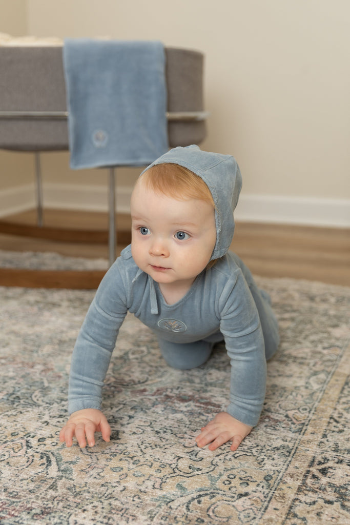 Bee&Dee Footie Jellybeanzkids Bee & Dee Embroidered Center Embossed Footie/Bonnet Layette Set -Blue Fog